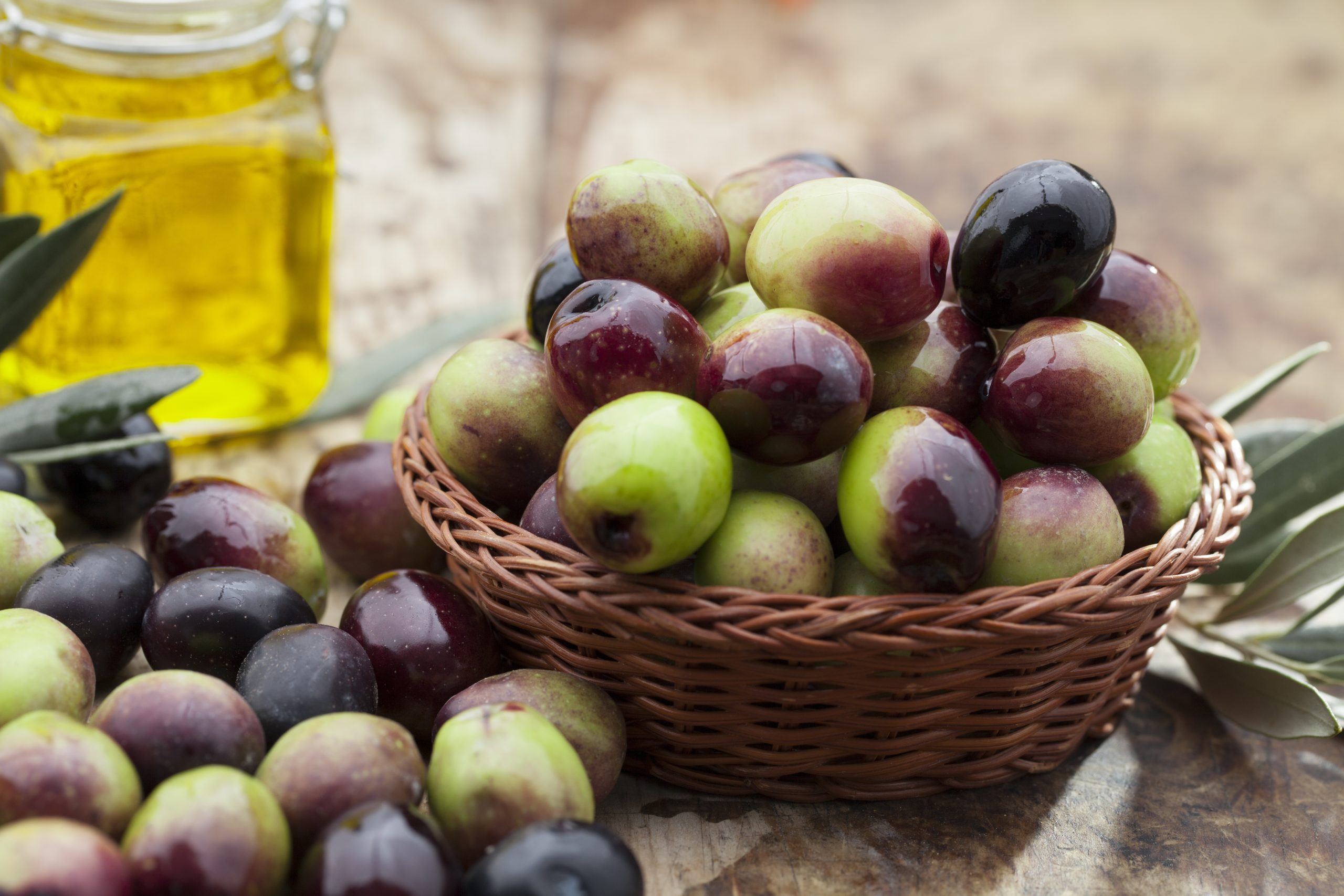 Are Olive Oil Shots Healthy? A Nutritionist Explains (For Women Over 40) thumbnail